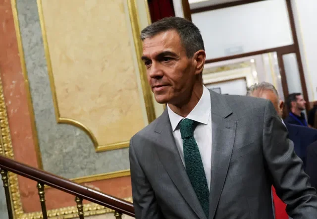 El presidente del Gobierno de España, Pedro Sánchez, llega al parlamento en Madrid, España, el 3 de septiembre de 2026. REUTERS/Susana Vera