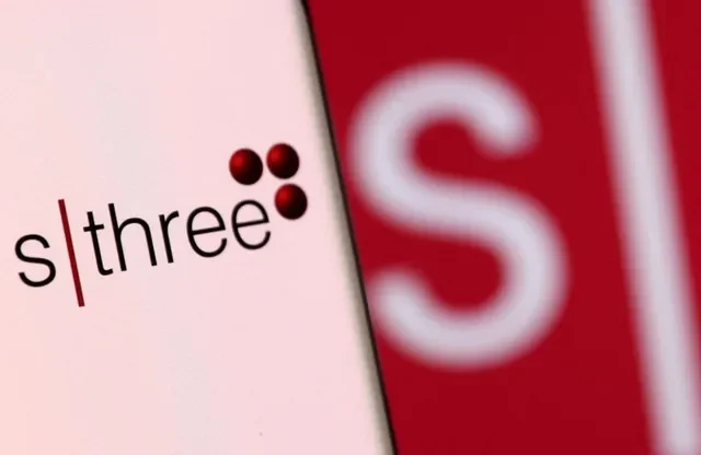 FOTO DE ARQUIVO: O logotipo da SThree é visto em um smartphone nesta ilustração feita em 4 de dezembro de 2021. REUTERS/Dado Ruvic/Illustration/File Photo