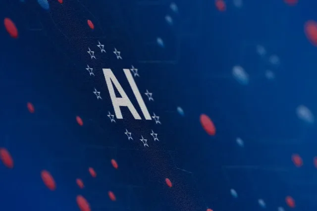 شعار الذكاء الاصطناعي AI في الدورة العاشرة لمعرض الابتكار والشركات الناشئة في مجال التكنولوجيا VivaTech في باريس، فرنسا، في 18 يونيو 2026. REUTERS/Gonzalo Fuentes