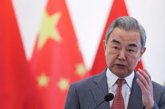 FILE PHOTO: China's Foreign Minister Wang Yi speaks during a press conference with Indonesian Foreign Minister Sugiono (not pictured) after their meeting at the Foreign Ministry in Jakarta, Indonesia August 21, 2026. REUTERS/Edgar Su/File Photo