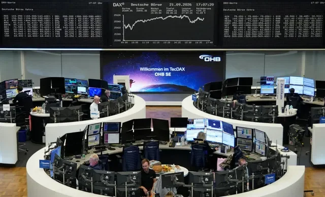 กราฟดัชนีราคาหุ้นเยอรมนี DAX ที่ตลาดหลักทรัพย์ในเมืองแฟรงก์เฟิร์ต ประเทศเยอรมนี เมื่อวันที่ 21 กันยายน 2026 REUTERS/Staff