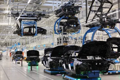 Mercedes เตือนโรงงานในเยอรมนีเสี่ยงปิดตัว