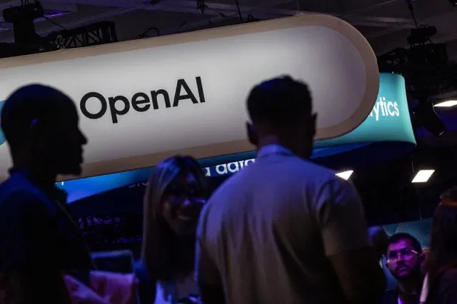 أشخاص يزورون جناح OpenAI في مركز موسكون خلال قمة Dreamforce 2026 للتكنولوجيا في سان فرانسيسكو، كاليفورنيا، الولايات المتحدة، 17 سبتمبر 2026. رويترز/كارلوس باريا