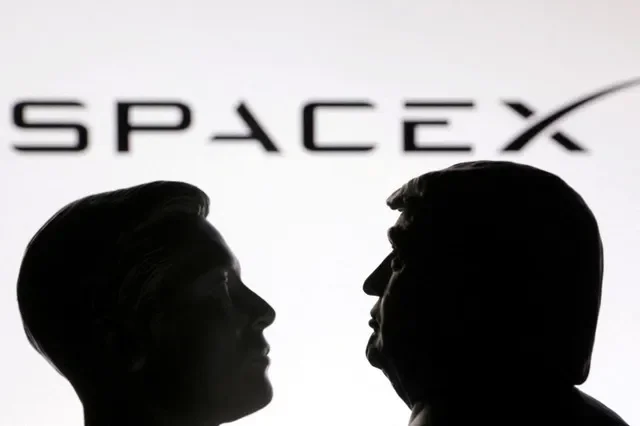 FILE PHOTO: 3D printed miniatures of U.S. President Donald Trump and Elon Musk, and SpaceX logo are seen in this illustration taken July 1, 2025. REUTERS/Dado Ruvic/Illustration/File Photo