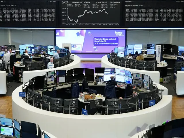 กราฟราคาหุ้นดัชนี DAX (Deutscher Aktienindex) ของเยอรมนี ณ ตลาดหลักทรัพย์แฟรงก์เฟิร์ต ประเทศเยอรมนี วันที่ 22 กันยายน 2026 REUTERS/Staff