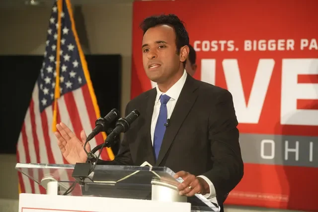 Vivek Ramaswamy apresenta uma proposta para suspender o imposto sobre a gasolina de Ohio durante evento na Câmara de Comércio de Ohio, 34 S. Third St. em Columbus, em 23 de setembro de 2026.