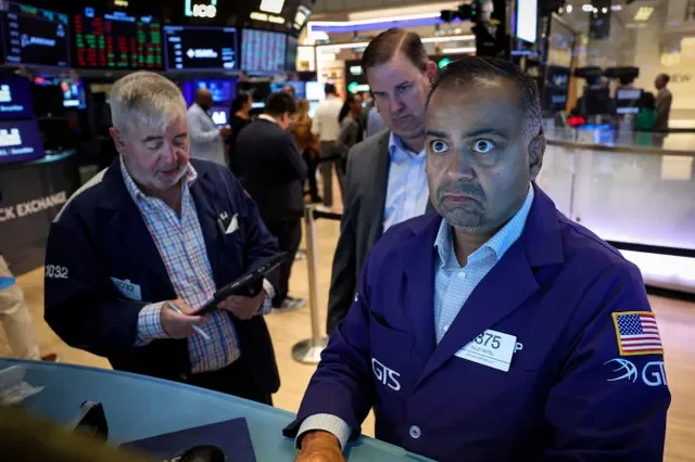 متداولون يعملون في قاعة التداول ببورصة نيويورك (NYSE) في مدينة نيويورك، الولايات المتحدة، في 29 يوليو 2026.
