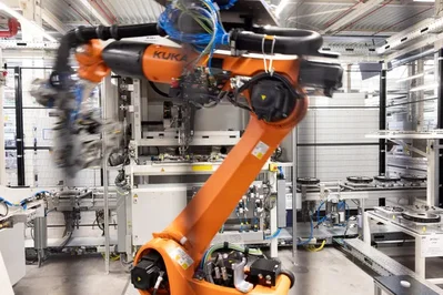 Mercedes เล็งลดต้นทุนแรงงานในเยอรมนี 800 ล้านยูโร