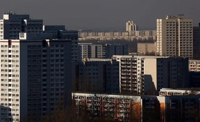Edificios residenciales en el distrito de Marzahn-Hellersdorf en Berlín, Alemania, el 7 de febrero de 2023. REUTERS/Lisi Niesner