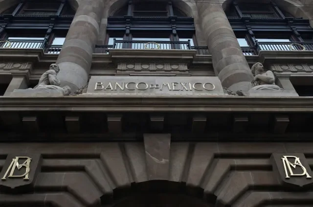 El logotipo del Banco de México se observa en su edificio en el centro de Ciudad de México, México, el 26 de abril de 2024. REUTERS/Henry Romero