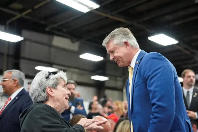 FILE PHOTO: U.S. Senator Roger Marshall (R-KS) interacts with a woman during an event with U.S. Vice President JD Vance at Milbank Manufacturing Company in Kansas City, Missouri, U.S., May 18, 2026. REUTERS/Eric Lee/Pool/File Photo