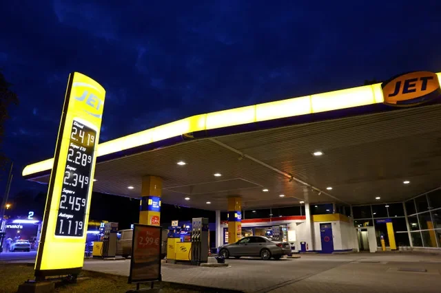 Fuel prices are displayed at a Jet gas station in Berlin, Germany, September 23, 2026. Germany’s government announced tax cuts on gasoline and diesel to provide relief for consumers and businesses affected by soaring fuel prices. REUTERS/Lisi Niesner