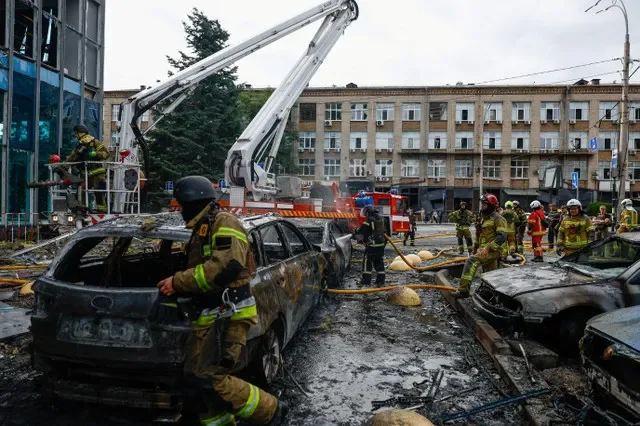 Emergency personnel work at the site in the aftermath of a Russian jet drone attack on a business center, amid Russia's attack on Ukraine, in Kyiv, Ukraine, September 25, 2026. REUTERS/Valentyn Ogirenko