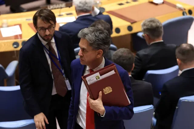 Ngoại trưởng Anh Ed Miliband rời cuộc họp của Hội đồng Bảo an Liên Hợp Quốc về Ukraine, trong khuôn khổ Đại hội đồng Liên Hợp Quốc khóa 81, tại Trụ sở Liên Hợp Quốc ở Thành phố New York, Hoa Kỳ, ngày 23 tháng 9 năm 2026. REUTERS/Brendan McDermid