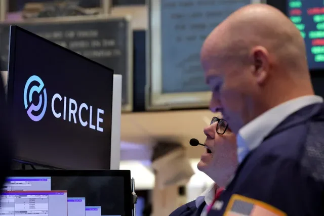 FILE PHOTO: Traders work on the floor at the New York Stock Exchange (NYSE), on the day of Circle Internet Group's IPO, in New York City, U.S., June 5, 2025. REUTERS/Brendan McDermid/File Photo