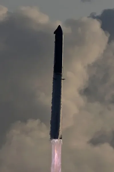 เครื่องยนต์ SpaceX ขัดข้องคุกคามไทม์ไลน์ดวงจันทร์ของนาซา