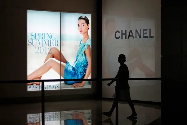 A woman arrives to a department store at a shopping mall in Sydney October 4, 2012. REUTERS/Daniel Munoz
