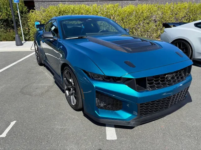 2026年型Ford Mustang Dark Horse SCの価格は103,490ドルから