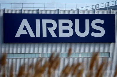 Airbus และ Leonardo กำลังตรวจสอบข้อบกพร่องของสีรองพื้นซึ่งส่งผลกระทบต่อเครื่องบิน A321neo จำนวน 500 ลำ โดยปัญหาด้านคุณภาพดังกล่าวส่งผลให้การส่งมอบล่าช้า และเพิ่มแรงกดดันต่อเป้าหมายประจำปี