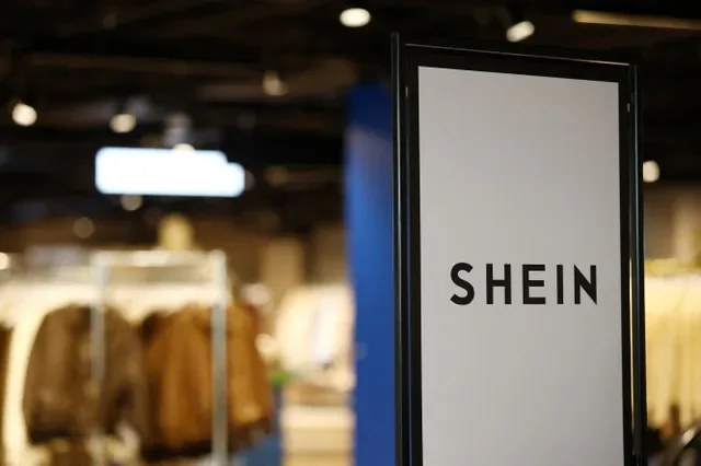 ẢNH TƯ LIỆU: Logo Shein được nhìn thấy tại không gian thực tế đầu tiên của nhà bán lẻ thời trang nhanh trực tuyến Trung Quốc Shein trong ngày khai trương bên trong trung tâm thương mại Le BHV Marais, Bazar de l'Hotel de Ville, tại Paris, Pháp, ngày 5 tháng 11 năm 2025.