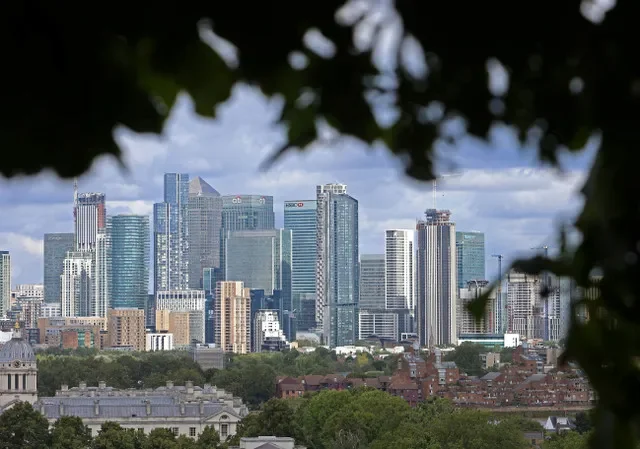 2023年8月1日,英国伦敦金丝雀码头金融区的汇丰银行大楼景象。REUTERS/苏珊娜·爱尔兰