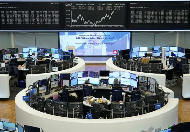 رسم بياني لسعر سهم مؤشر داكس الألماني (Deutscher Aktienindex) في بورصة فرانكفورت، ألمانيا، 28 سبتمبر 2026. REUTERS/Staff