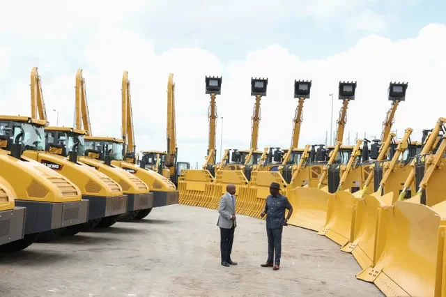 Kenya's President William Ruto and Vice President Kithure Kindiki stand amid heavy machinery, on the day of a groundbreaking ceremony for the construction of an East African oil refinery in Lamu, Kenya, September 30, 2026. REUTERS/Monicah Mwangi