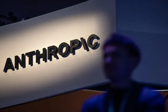 عرض شعار Anthropic في مركز موسكون خلال قمة Dreamforce 2026 للتكنولوجيا في سان فرانسيسكو، كاليفورنيا، الولايات المتحدة، 17 سبتمبر 2026. رويترز/كارلوس باريا
