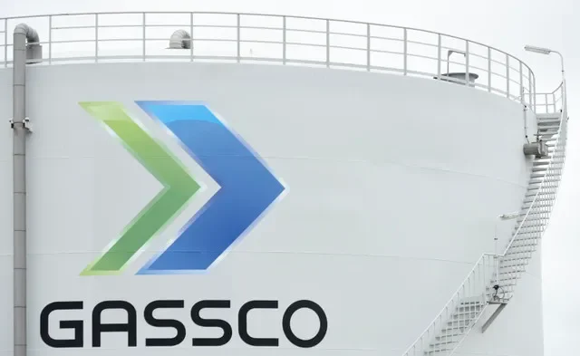 O logotipo da empresa norueguesa Gassco em um reservatório de água no novo terminal de importação de gás da companhia norueguesa Gassco em Emden, Alemanha, em 24 de maio de 2016. REUTERS/Fabian Bimmer