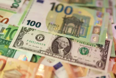 Euro drops to 17-month low on inflation