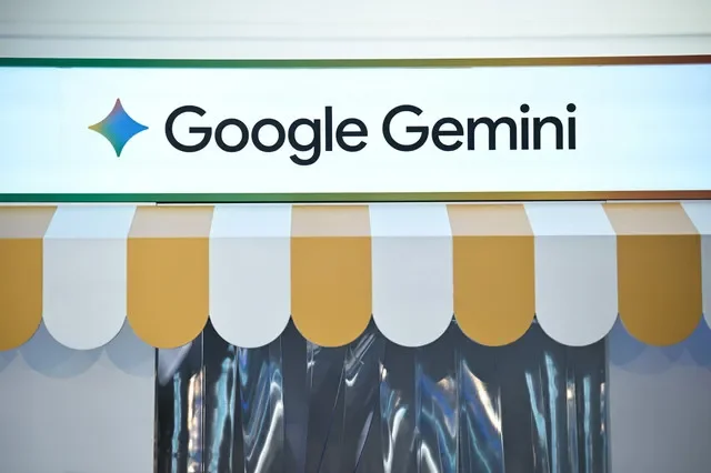 صورة أرشيفية: شعار Google Gemini أثناء افتتاح مركز الذكاء الاصطناعي الجديد التابع لشركة Google في برلين، ألمانيا، 5 مارس 2026.