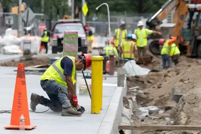 US construction spending rises in August