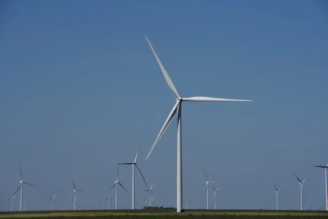 Wind turbines generate power on a farm near Throckmorton, Texas U.S. August 24, 2018. REUTERS/Nick Oxford