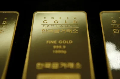 El oro resiste sobre 4.000 dólares por demanda persistente