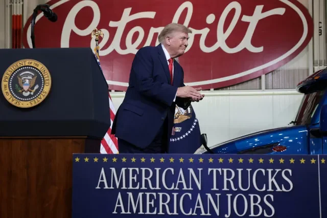 US President Donald Trump applauds on stage during a visit to Peterbilt Motors in Denton, Texas, US, October 1, 2026. REUTERS/Jonathan Ernst