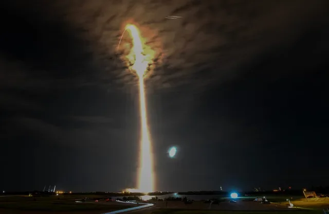 Un cohete Falcon Heavy de SpaceX despega desde el Centro Espacial Kennedy, Florida, el 1 de octubre de 2026 con NROL-97, una carga útil para la Oficina Nacional de Reconocimiento. Craig Bailey, FLORIDA TODAY a través de USA TODAY NETWORK