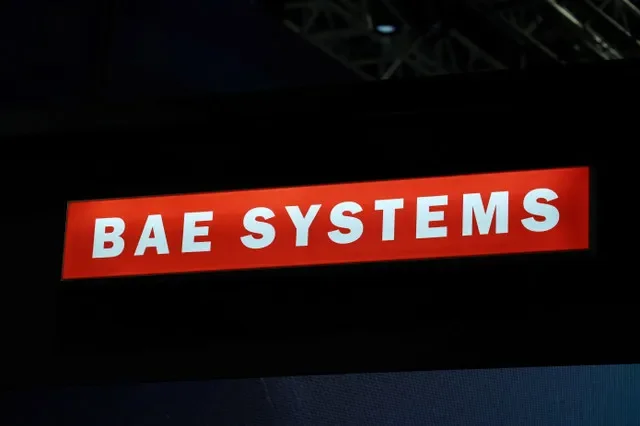 صورة أرشيفية: شعار BAE Systems يعلو منصة في اليوم الأول للمعرض البحري الدولي للمحيطين الهندي والهادئ في سيدني، أستراليا، في 4 نوفمبر 2025. REUTERS/هولي آدامز/صورة من الأرشيف