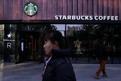Nghị sĩ Mỹ thúc giục Starbucks đóng cửa các cửa hàng tại Tân Cương