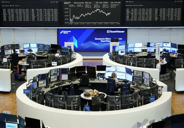 شاشة تعرض مؤشر أسعار الأسهم الألمانية DAX (Deutscher Aktienindex) في بورصة فرانكفورت، ألمانيا، 29 سبتمبر 2026. REUTERS/Staff