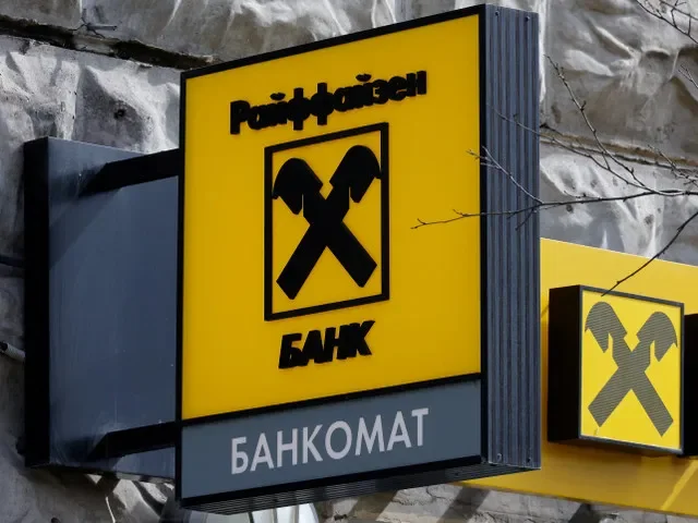 FILE PHOTO: A signboard with the logo is on display outside a branch of Raiffeisen Bank in Moscow, Russia, April 18, 2025. REUTERS/Maxim Shemetov/File Photo