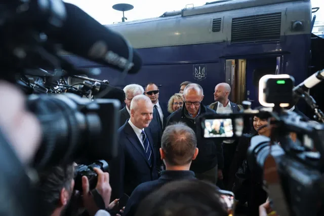 Ukrainian Foreign Minister Andrii Sybiha welcomes German Chancellor Friedrich Merz and Economy and Energy Minister Katherina Reiche at a railway station, amid Russia's attack on Ukraine, in Kyiv, Ukraine, October 4, 2026. REUTERS/Alina Smutko