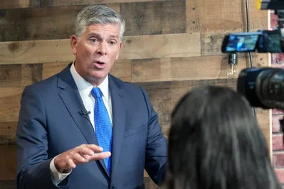 LaHood se opone a la propuesta de Trump de cheques de 5.000 dólares