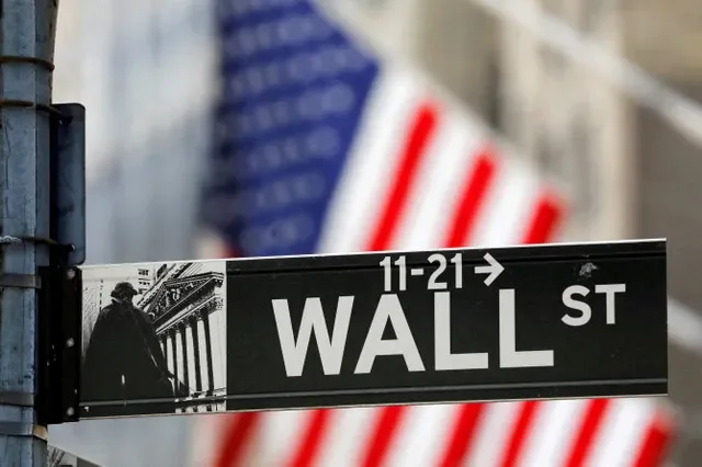 FOTO DE ARCHIVO: Un letrero de Wall Street en el exterior de la Bolsa de Nueva York (NYSE) en la ciudad de Nueva York, Nueva York, EE. UU., el 19 de julio de 2021. REUTERS/Andrew Kelly/Foto de archivo