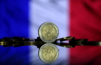 French bond contagion fears push euro to 17-month lows