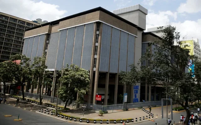 A general view shows people walking past the Central Bank of Kenya headquarters building along Haile Selassie avenue in Nairobi, Kenya October 9, 2017. REUTERS/Thomas Mukoya