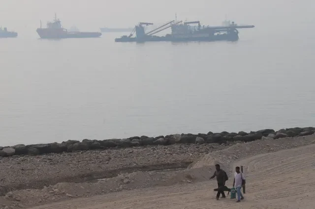 Vessels in the Strait of Hormuz near the beach of Bandar Abbas, Iran, October 6, 2026. Amirhosein Khorgooi/ISNA/via WANA (West Asia News Agency) via REUTERS