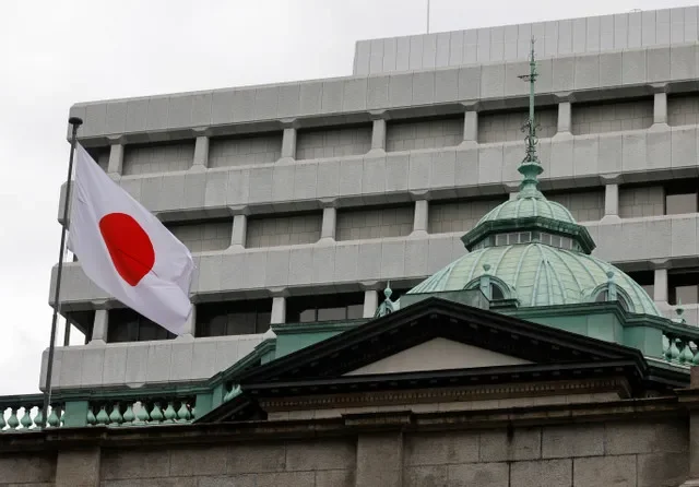 Bandeira do Japão hasteada no topo da sede do Banco do Japão em Tóquio, Japão, em 18 de setembro de 2026. REUTERS/Kim Kyung-Hoon