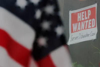US weekly jobless claims drop to 197000