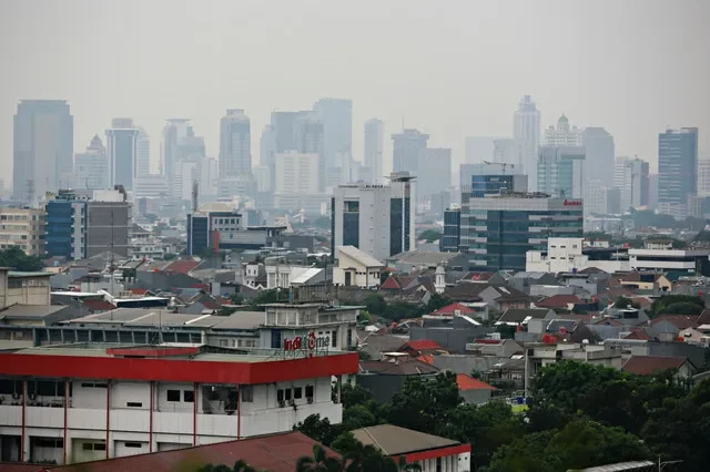 Uma vista geral do horizonte da cidade de Jacarta, capital da Indonésia, em 30 de outubro de 2021. REUTERS/Ajeng Dinar Ulfiana
