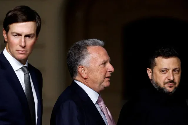 FOTO DE ARQUIVO: O presidente da Ucrânia, Volodymyr Zelensky, o enviado especial dos EUA Steve Witkoff e Jared Kushner, genro do presidente dos EUA Donald Trump, após uma coletiva de imprensa conjunta, em meio ao ataque da Rússia à Ucrânia, em Kiev, Ucrânia, em 6 de setembro de 2026.